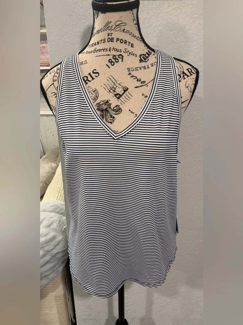 Southern Tide Cherise T-Back Performance Tank Top NWT Size Small Navy White - Picture 3 of 11